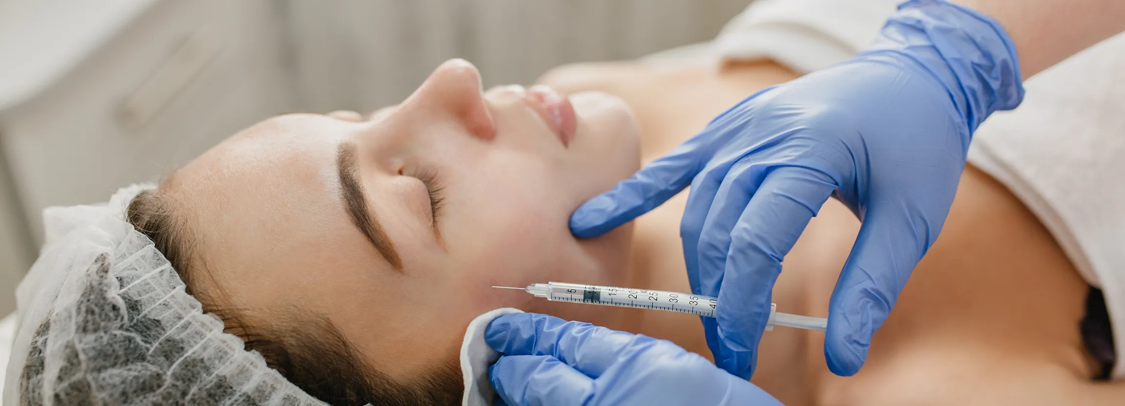 acido ialuronico per il viso cosa fa davvero alla pelle
